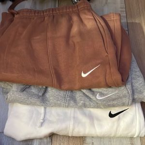 3x women’s Nike sweat shorts—large